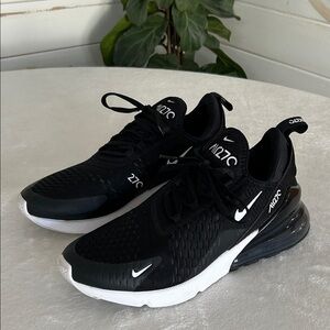 Nike Air Max 270 Women’s Size 10 Black and White Sneakers. Excellent Condition